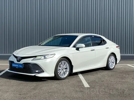 Toyota Camry 2019 года за 13 490 000 тг. в Шымкент