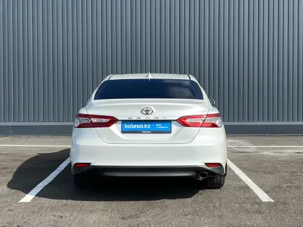 Toyota Camry 2019 года за 13 490 000 тг. в Шымкент – фото 4