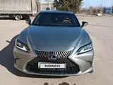 Lexus ES 250 2018 года за 15 500 000 тг. в Алматы