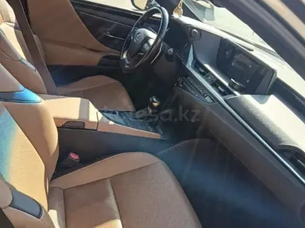 Lexus ES 250 2018 года за 15 500 000 тг. в Алматы – фото 6