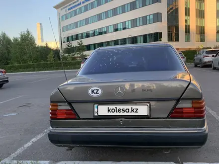 Mercedes-Benz E 260 1991 года за 1 700 000 тг. в Астана – фото 6