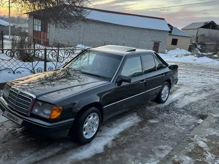 Mercedes-Benz E 230 1992 года за 2 499 000 тг. в Аксукент – фото 4