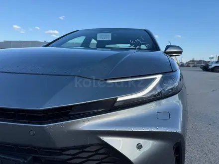 Toyota Camry Elegance 2026 года за 16 690 000 тг. в Актобе – фото 11