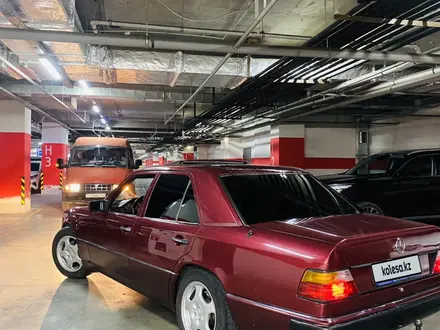 Mercedes-Benz E 220 1993 года за 2 500 000 тг. в Тараз – фото 4