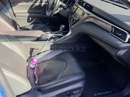 Toyota Camry 2018 года за 10 900 000 тг. в Астана – фото 12