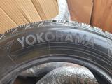 Шины зимние шипованные Yokohama iceGuard 215/65 R17 за 100 000 тг. в Костанай