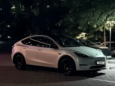 Tesla Model Y 2023 года за 21 000 000 тг. в Алматы