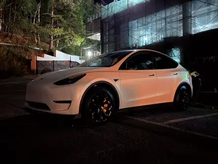 Tesla Model Y 2023 года за 21 000 000 тг. в Алматы – фото 2