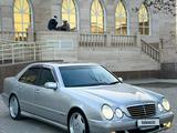 Mercedes-Benz E 320 2001 года за 8 000 000 тг. в Уральск – фото 2