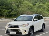 Toyota Highlander 2017 года за 17 190 000 тг. в Алматы