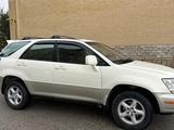 Lexus RX 300 2001 годаүшін4 600 000 тг. в Актобе – фото 3