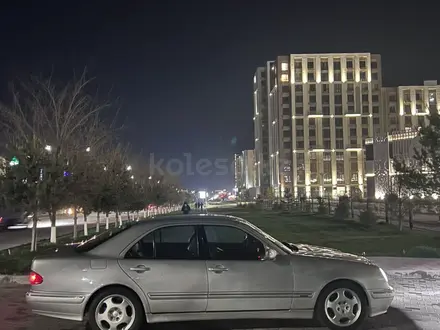 Mercedes-Benz E 240 2000 года за 4 250 000 тг. в Шымкент – фото 3