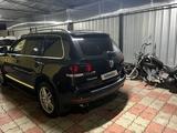 Volkswagen Touareg 2007 года за 7 200 000 тг. в Алматы – фото 3