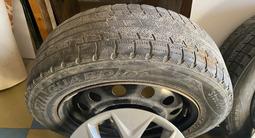 Диски r15, с шинами и колпаками от Хундай акцент за 60 000 тг. в Алматы – фото 2