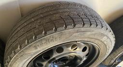 Диски r15, с шинами и колпаками от Хундай акцент за 60 000 тг. в Алматы – фото 3