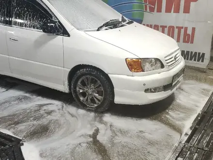 Toyota Ipsum 1997 года за 3 500 000 тг. в Караганда