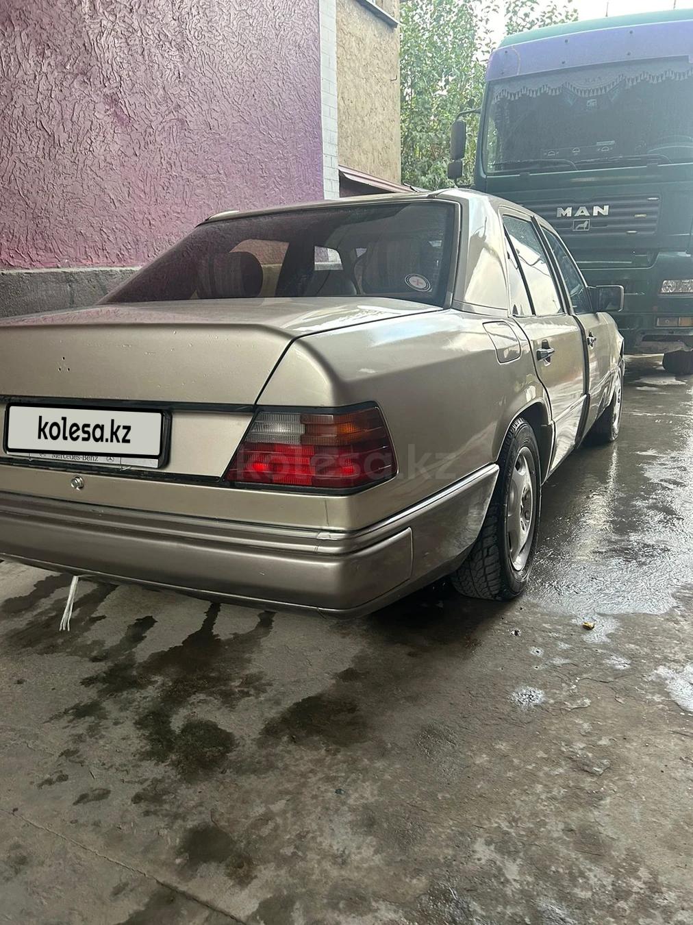 Mercedes-Benz E 300 1990 г.