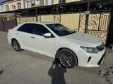 Toyota Camry 2017 годаүшін12 500 000 тг. в Атырау