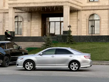 Toyota Camry 2010 года за 6 500 000 тг. в Актобе – фото 4