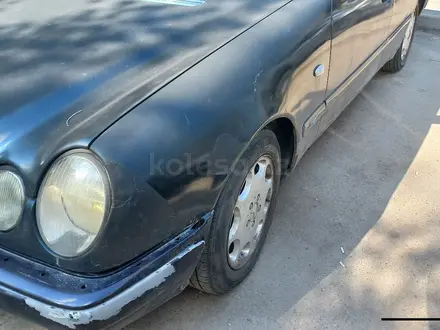 Mercedes-Benz E 200 1996 года за 1 350 000 тг. в Алматы – фото 4