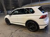 Volkswagen Tiguan 2021 года за 23 400 000 тг. в Алматы – фото 2