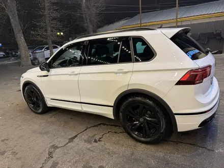 Volkswagen Tiguan 2021 года за 23 400 000 тг. в Алматы – фото 2