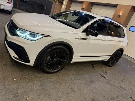 Volkswagen Tiguan 2021 года за 23 400 000 тг. в Алматы – фото 3