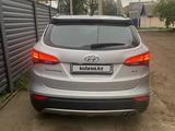 Hyundai Santa Fe 2013 года за 8 000 000 тг. в Уральск – фото 2