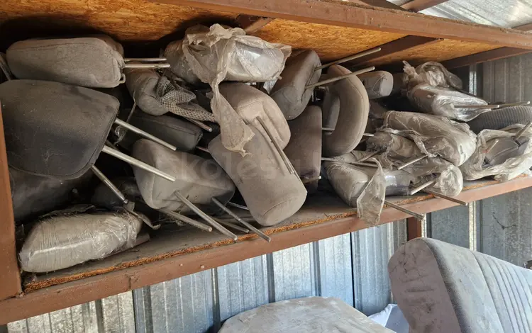 Подголовники на мицубиси делика квадрат за 5 000 тг. в Алматы