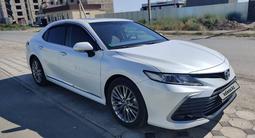 Toyota Camry 2022 года за 15 200 000 тг. в Атырау