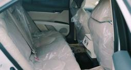 Toyota Camry 2022 года за 15 200 000 тг. в Атырау – фото 3