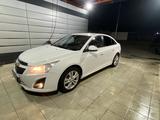 Chevrolet Cruze 2014 года за 2 200 000 тг. в Атырау – фото 2