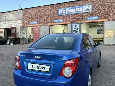 Chevrolet Aveo 2013 года за 2 980 000 тг. в Караганда – фото 4