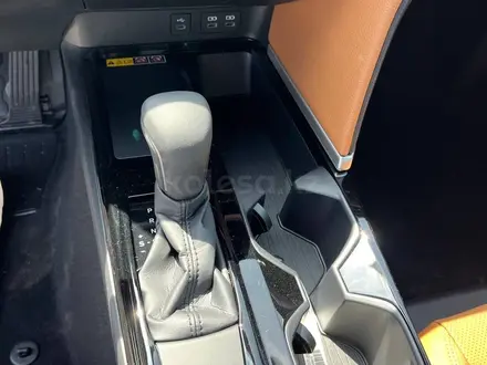 Toyota Camry Luxe 2025 года за 24 190 000 тг. в Актобе – фото 11