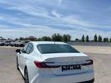 Toyota Camry Luxe 2025 года за 23 290 000 тг. в Актобе – фото 2