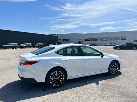 Toyota Camry Luxe 2025 года за 24 190 000 тг. в Актобе