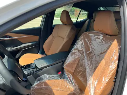 Toyota Camry Luxe 2025 года за 24 190 000 тг. в Актобе – фото 9