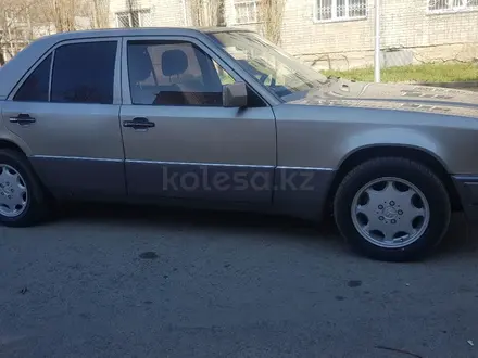 Mercedes-Benz E 200 1995 года за 2 400 000 тг. в Павлодар – фото 3