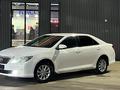 Toyota Camry 2014 года за 8 500 000 тг. в Актобе – фото 2