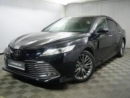 Toyota Camry 2018 года за 14 000 000 тг. в Алматы