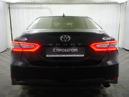 Toyota Camry 2018 года за 14 000 000 тг. в Алматы – фото 4