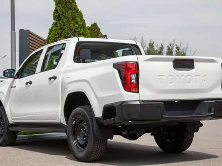 Toyota Hilux Comfort 2026 года за 27 890 000 тг. в Алматы – фото 27