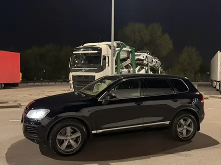 Volkswagen Touareg 2011 года за 12 500 000 тг. в Алматы – фото 2