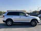 Volkswagen Touareg 2008 годаfor6 500 000 тг. в Шымкент – фото 4