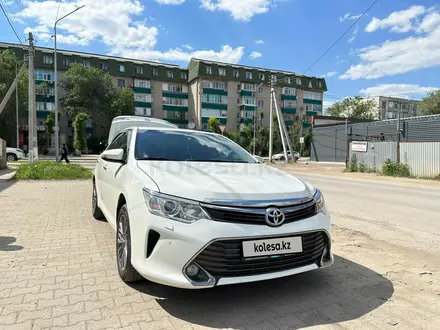 Toyota Camry 2015 года за 10 000 000 тг. в Актобе