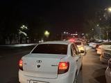 ВАЗ (Lada) Granta 2190 2015 годаүшін2 500 000 тг. в Алматы – фото 2