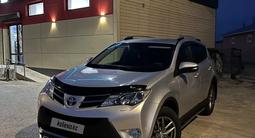 Toyota RAV4 2015 года за 10 700 000 тг. в Атырау