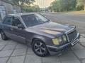 Mercedes-Benz E 230 1992 года за 1 200 000 тг. в Караганда