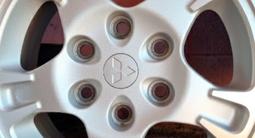 Комплект шипованных шин на дисках R16 для Mitsubishi Pajero за 300 000 тг. в Алматы