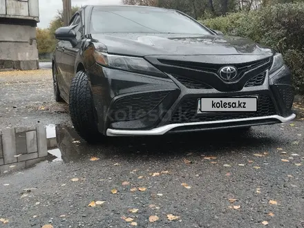 Toyota Camry 2021 года за 15 200 000 тг. в Алматы – фото 7